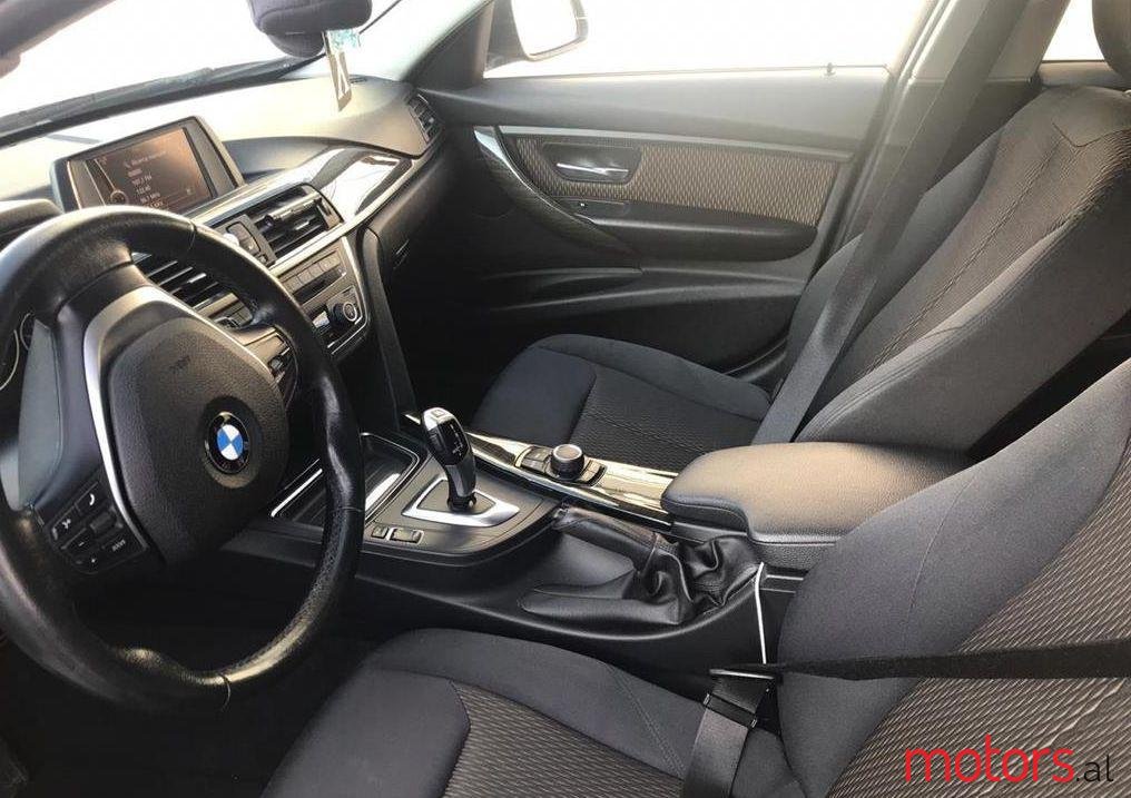 2013' BMW 318 photo #2