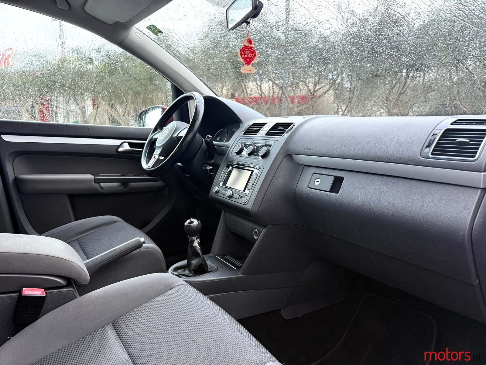 2012' Volkswagen Touran photo #5