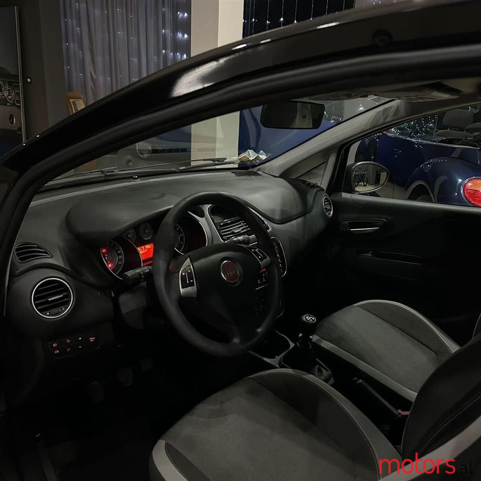 2013' Fiat Punto Evo photo #3