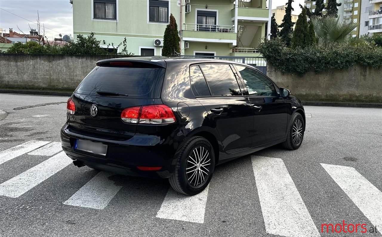 2009' Volkswagen Golf photo #3