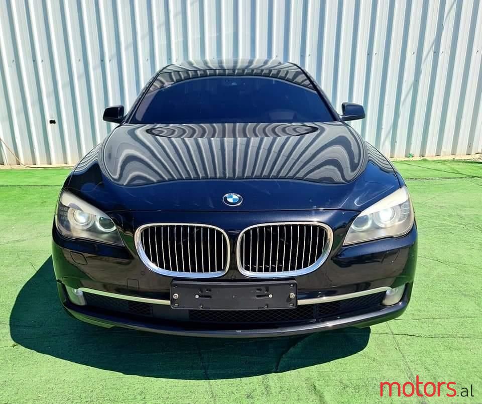 2011' BMW 730 photo #1