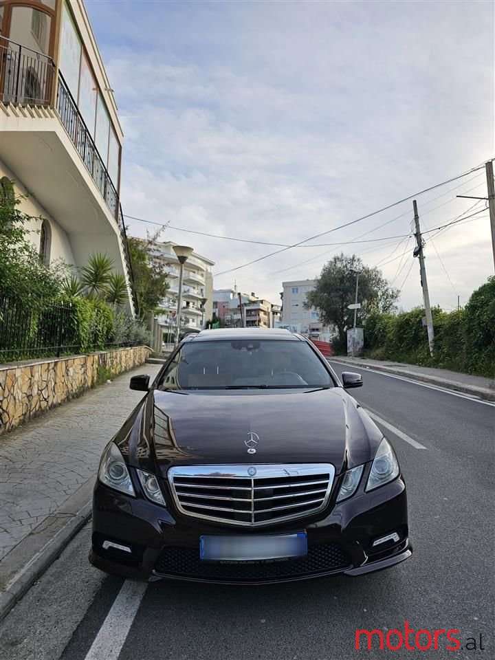 2010' Mercedes-Benz E 350 photo #2