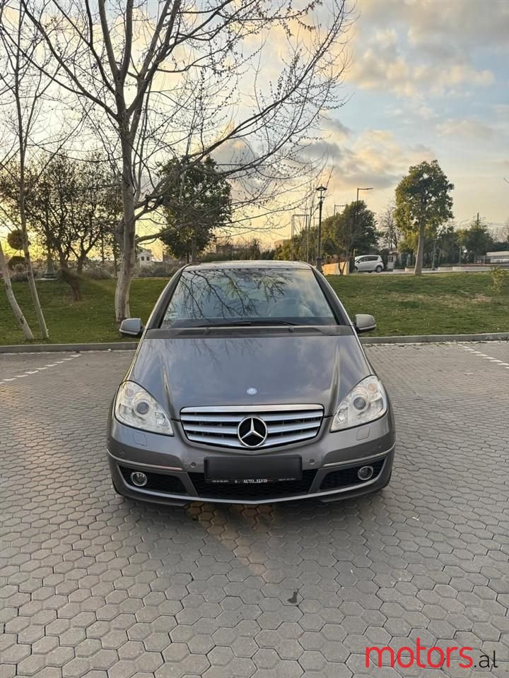 2009' Mercedes-Benz A 180 photo #1