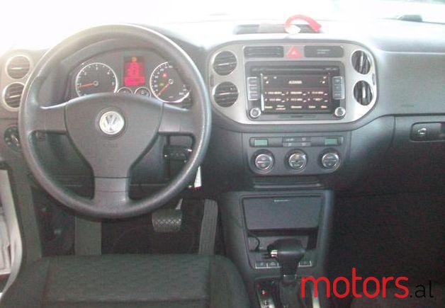 2009' Volkswagen Tiguan photo #1