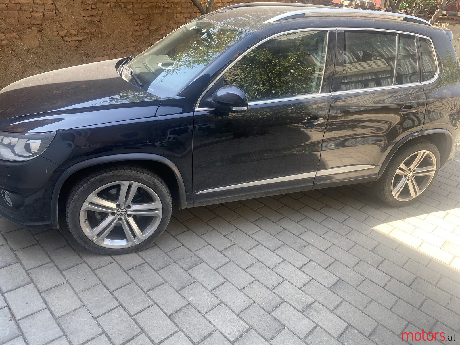 2013' Volkswagen Tiguan R-Line photo #2