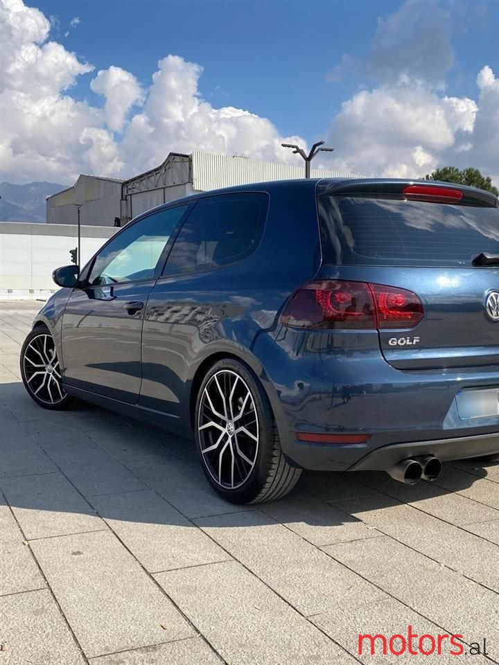 2011' Volkswagen Golf photo #5