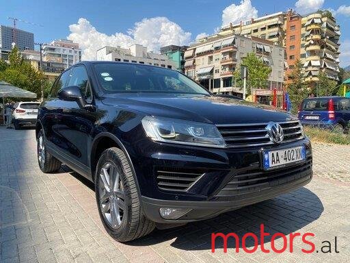 2014' Volkswagen Touareg photo #2