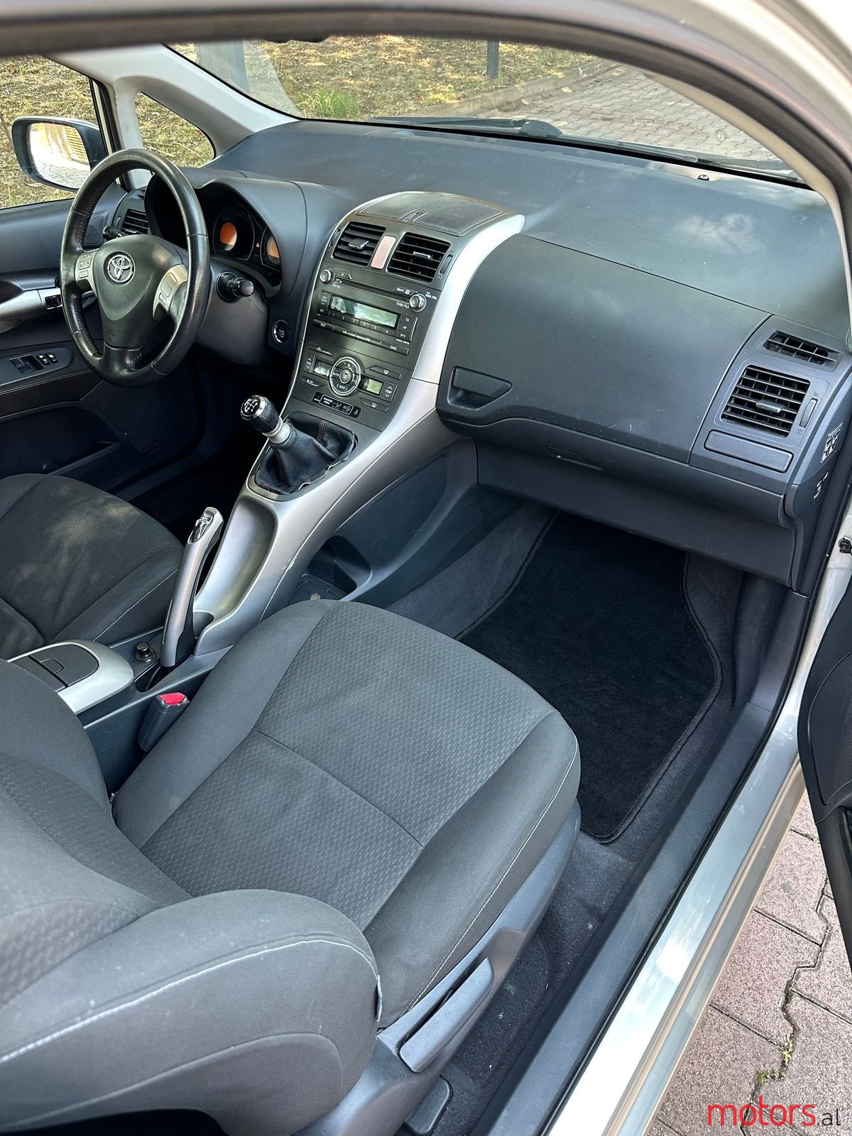 2009' Toyota Auris photo #4