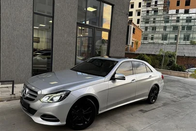 2014' Mercedes-Benz E 220