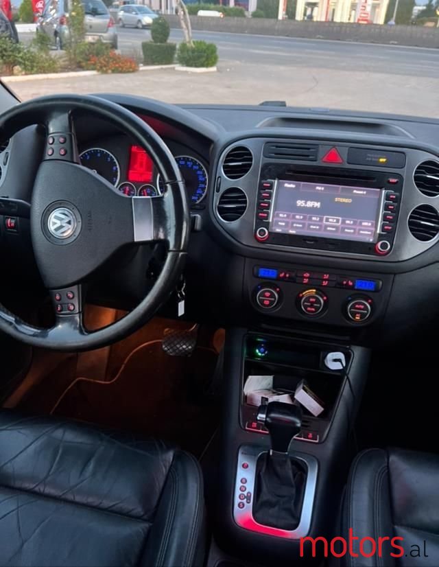 2009' Volkswagen Tiguan photo #2