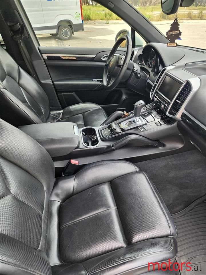 2013' Porsche Cayenne photo #5