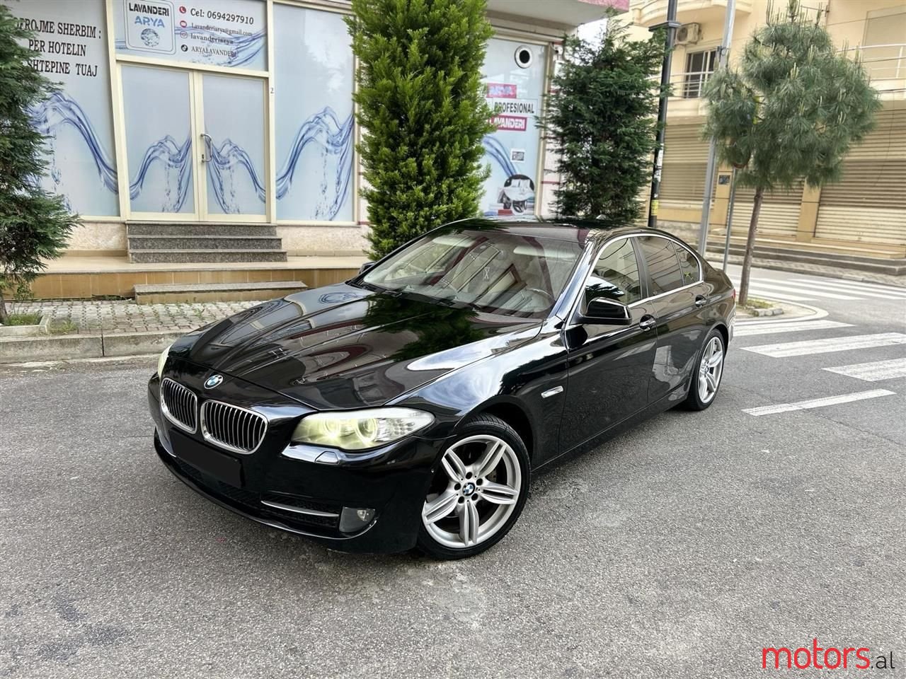 2011' BMW 530 photo #1