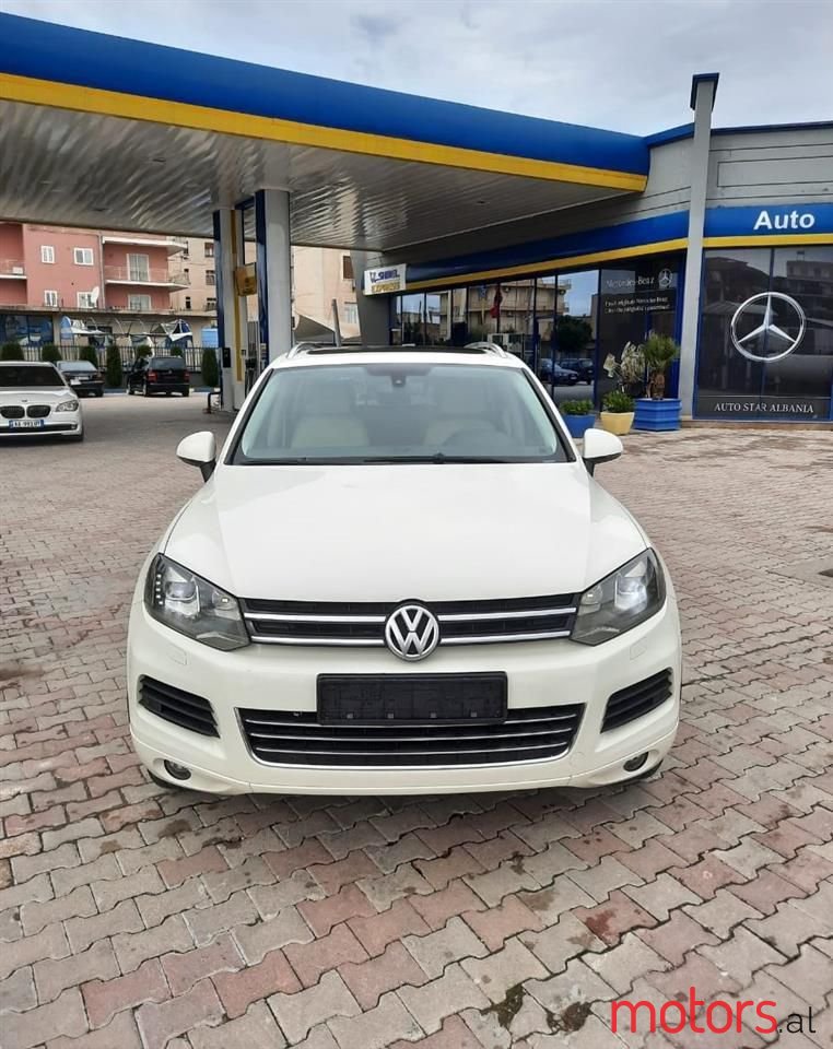 2013' Volkswagen Touareg photo #1