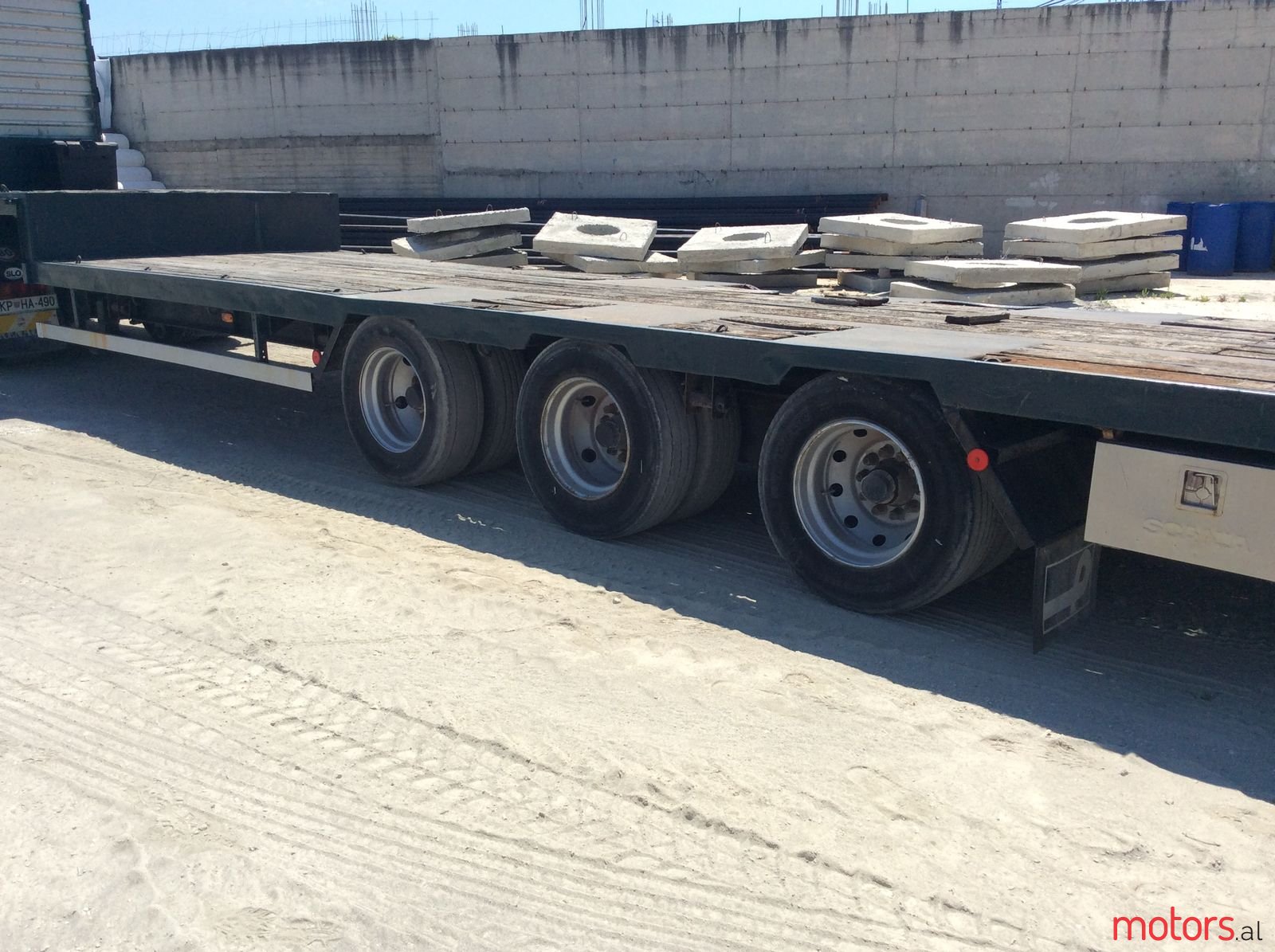2002' Renault Trailer included in price photo #2