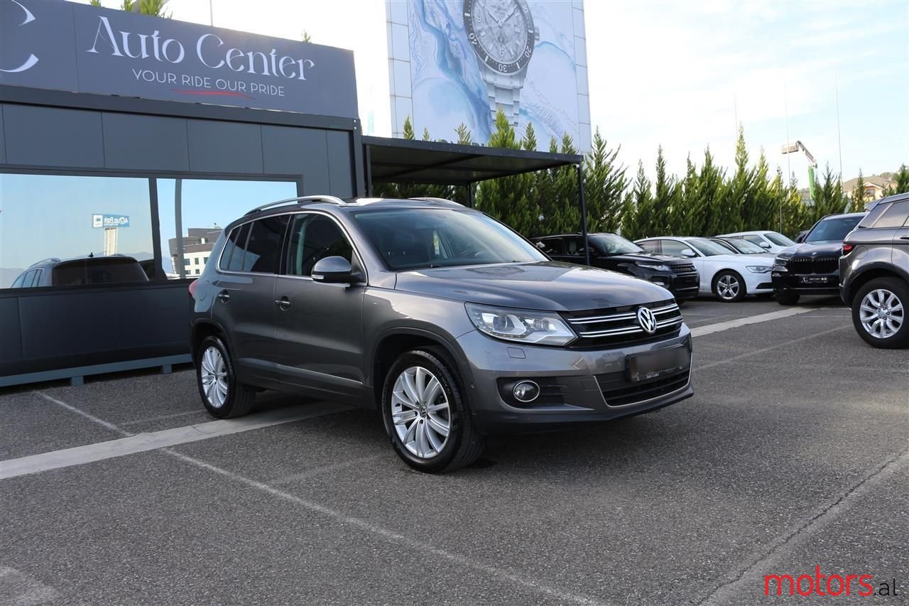 2012' Volkswagen Tiguan photo #4