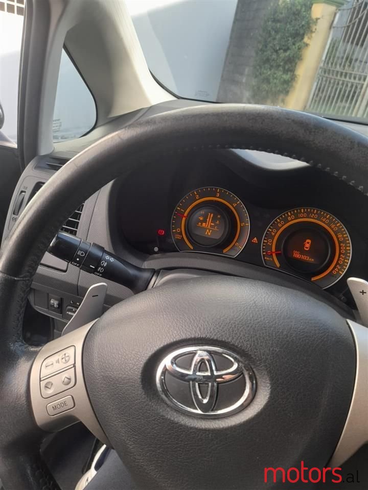 2008' Toyota Auris photo #4