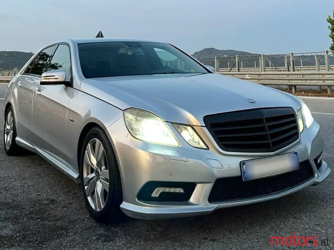 2010' Mercedes-Benz E 220 photo #1