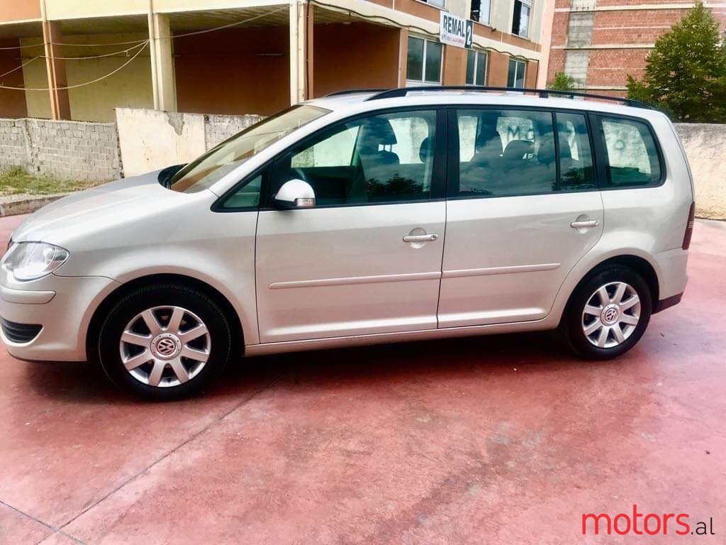 2008' Volkswagen Touran 2019 photo #2