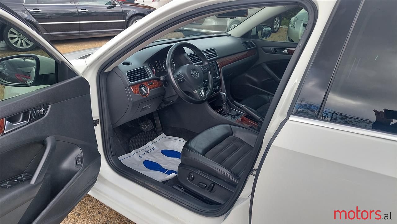 2012' Volkswagen Passat photo #3