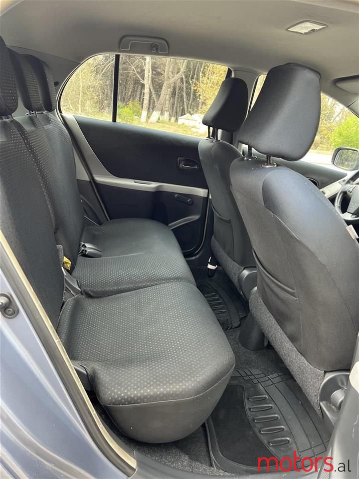 2010' Toyota Yaris photo #3