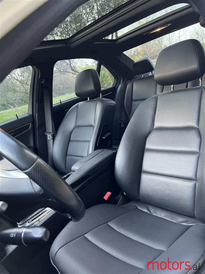 2012' Mercedes-Benz C 300 photo #6