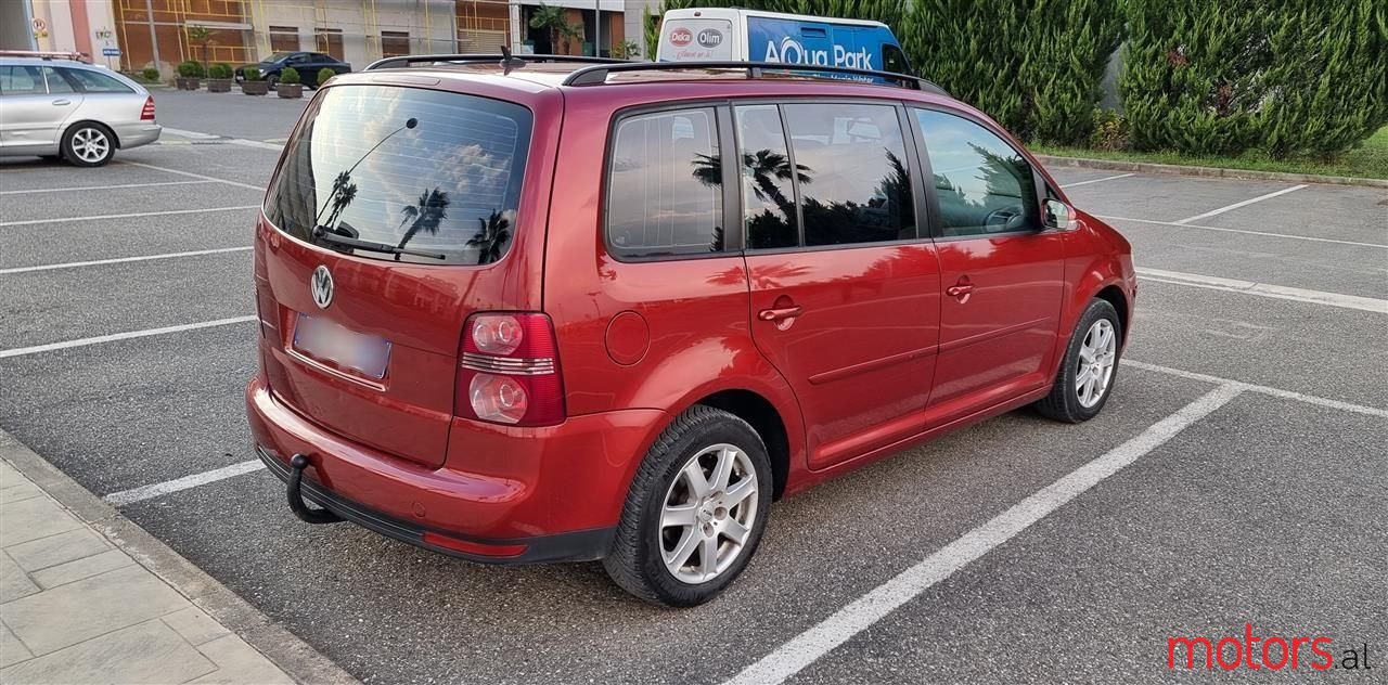 2009' Volkswagen Touran photo #5