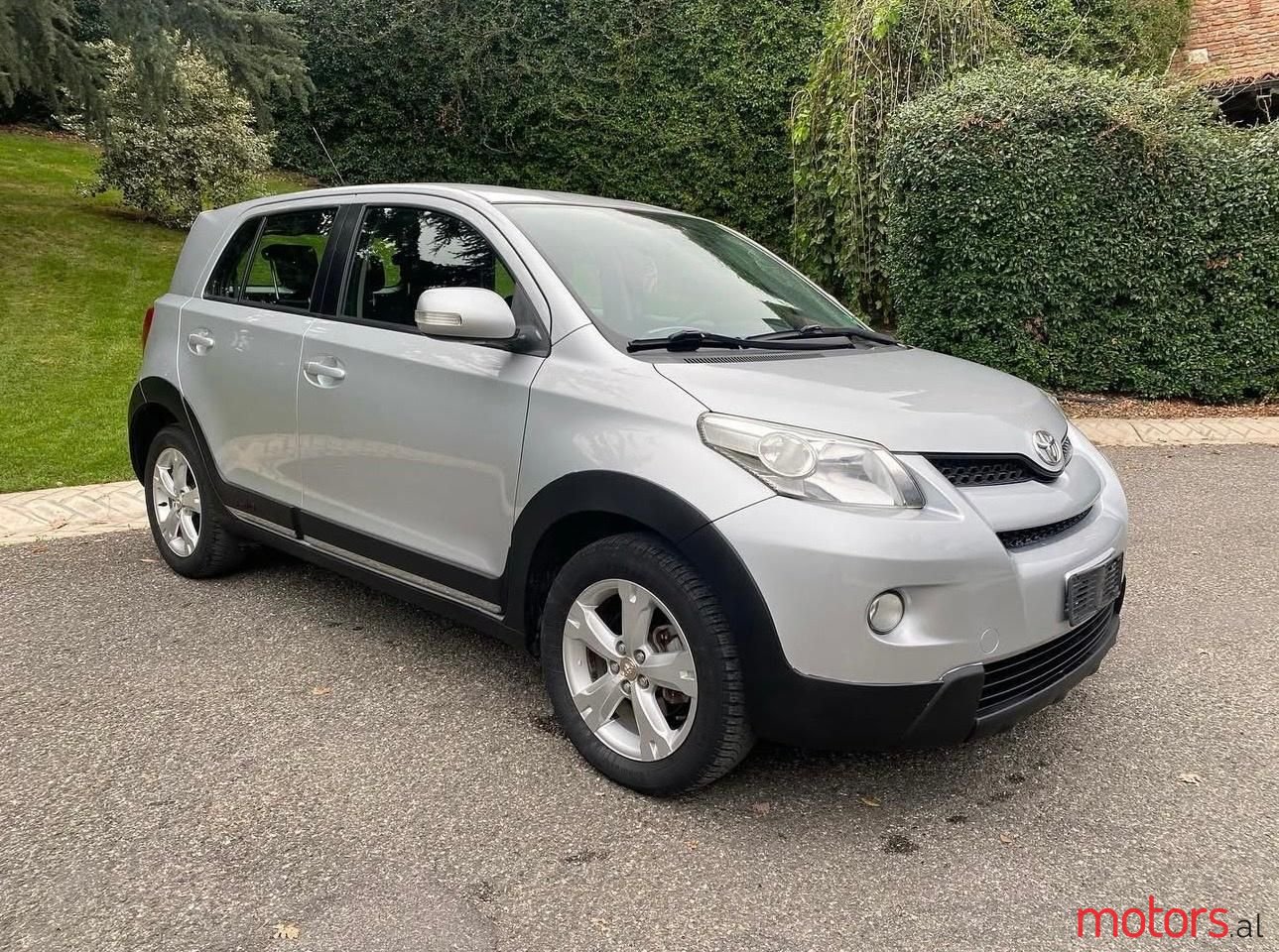 2010' Toyota Urban Cruiser photo #3