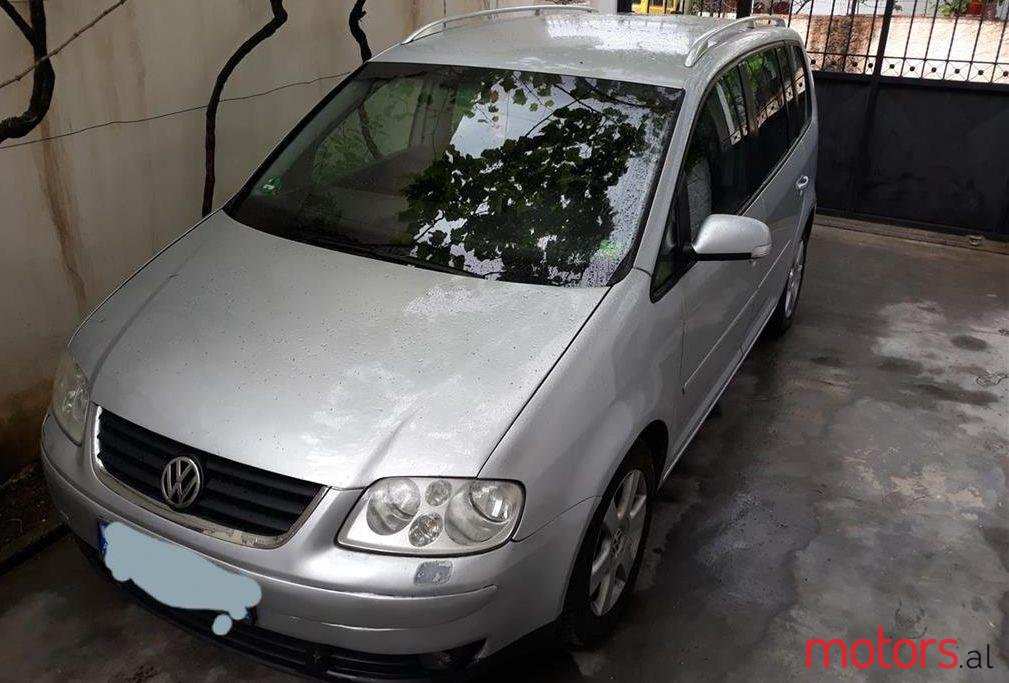 2004' Volkswagen Touran photo #1