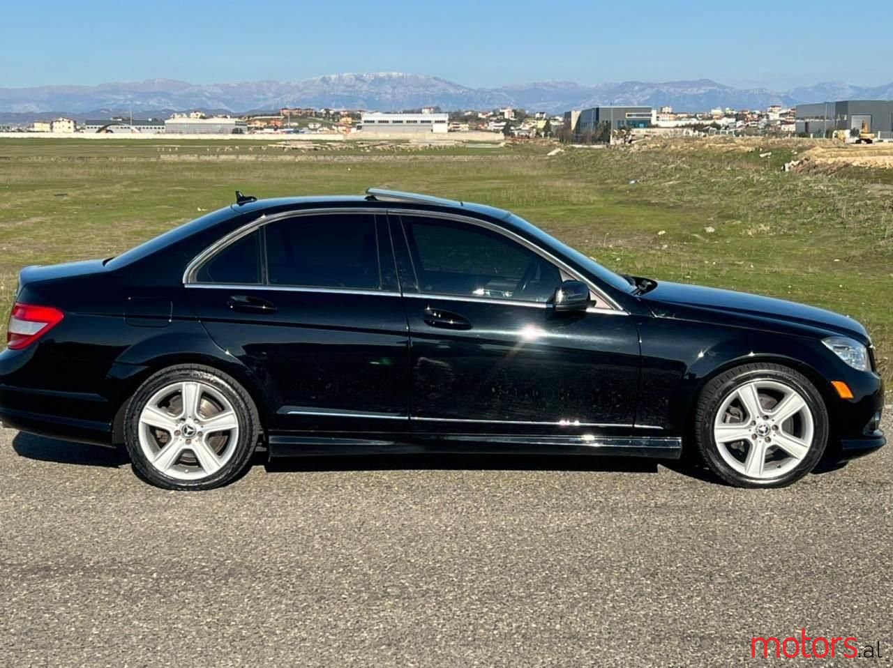 2011' Mercedes-Benz 300 photo #6