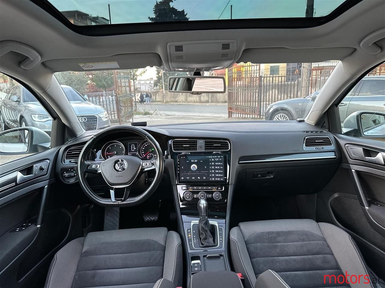 2015' Volkswagen Golf photo #3