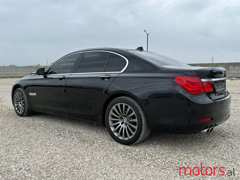 2012' BMW 730 photo #2