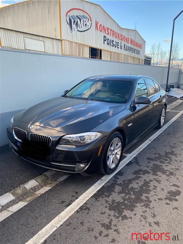 2011' BMW 528 photo #5