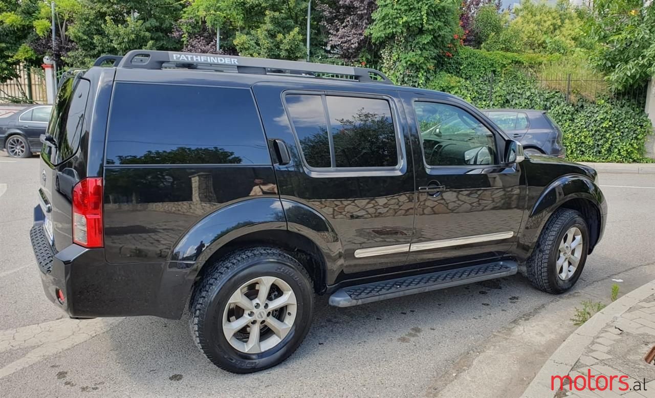 2010' Nissan Pathfinder photo #2