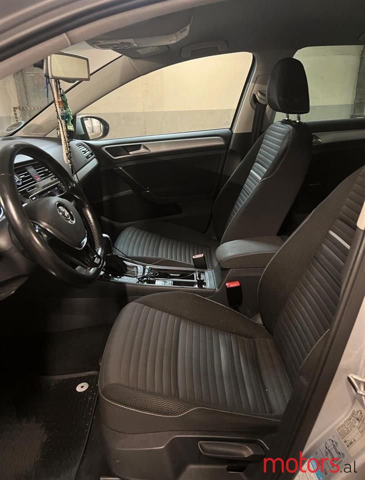 2015' Volkswagen Golf photo #5