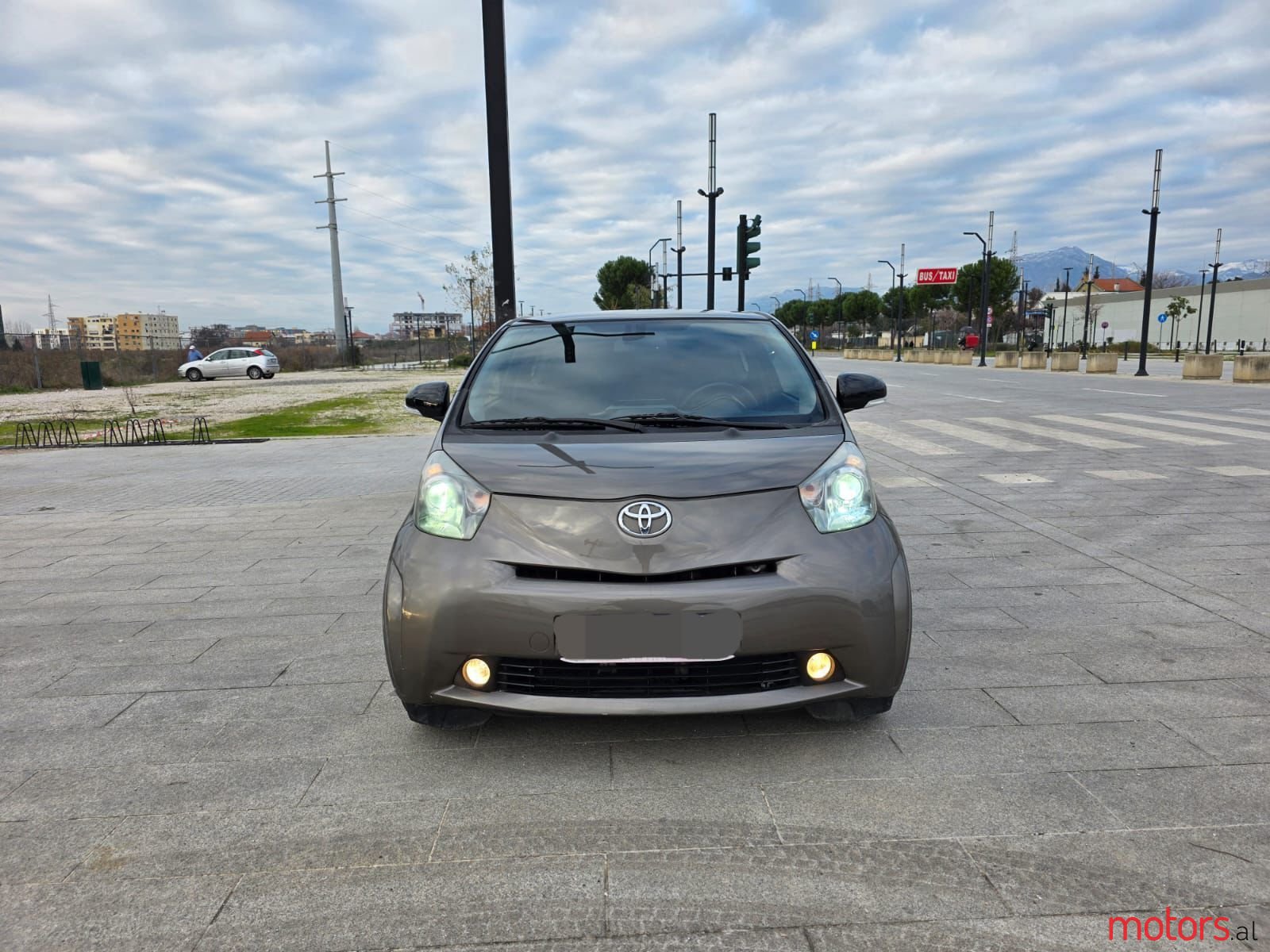 2010' Toyota iQ photo #2