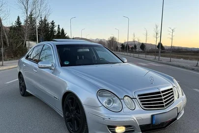 2008' Mercedes-Benz E 230