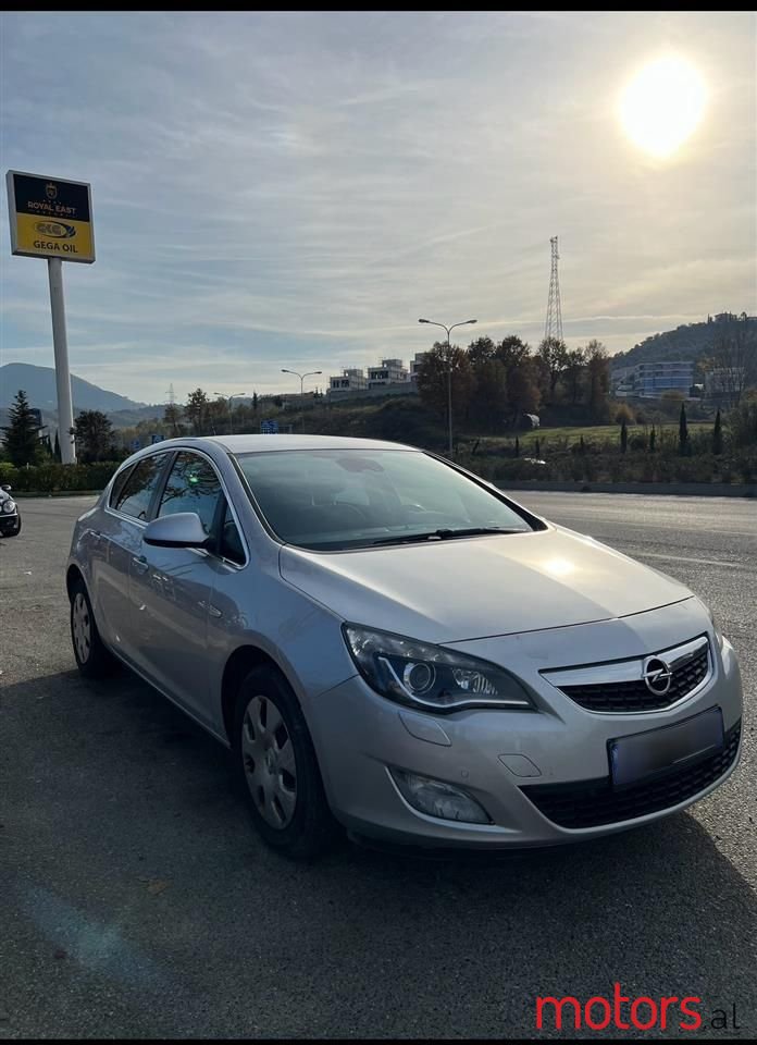 2012' Opel Astra photo #6