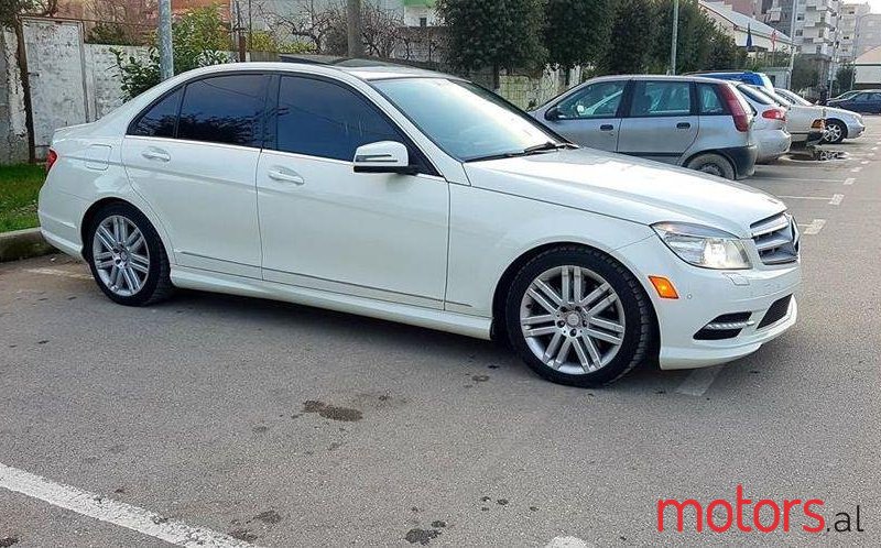 2011' Mercedes-Benz C 300 photo #1