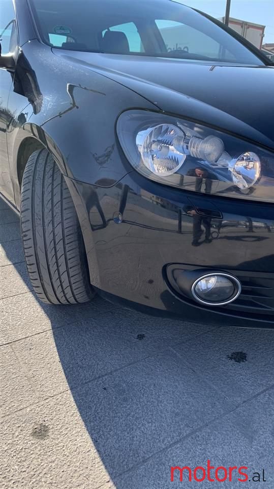 2009' Volkswagen Golf photo #4