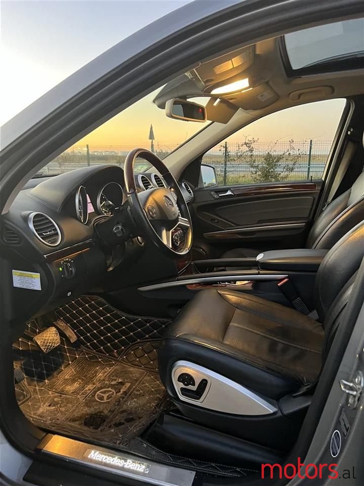 2013' Mercedes-Benz GL 500 photo #5