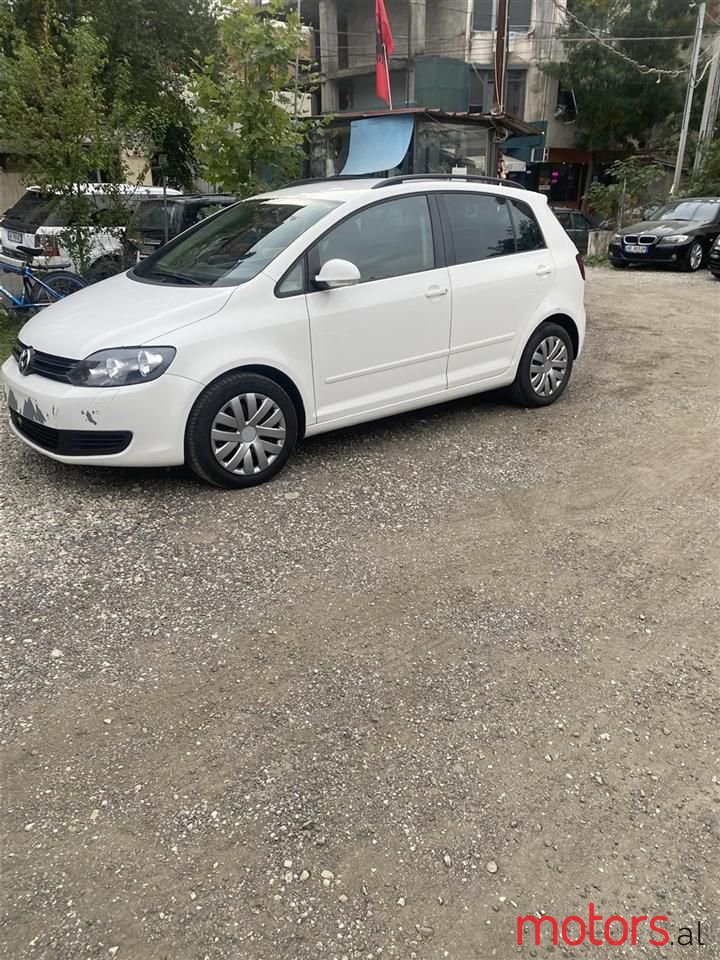 2010' Volkswagen Golf Plus photo #1