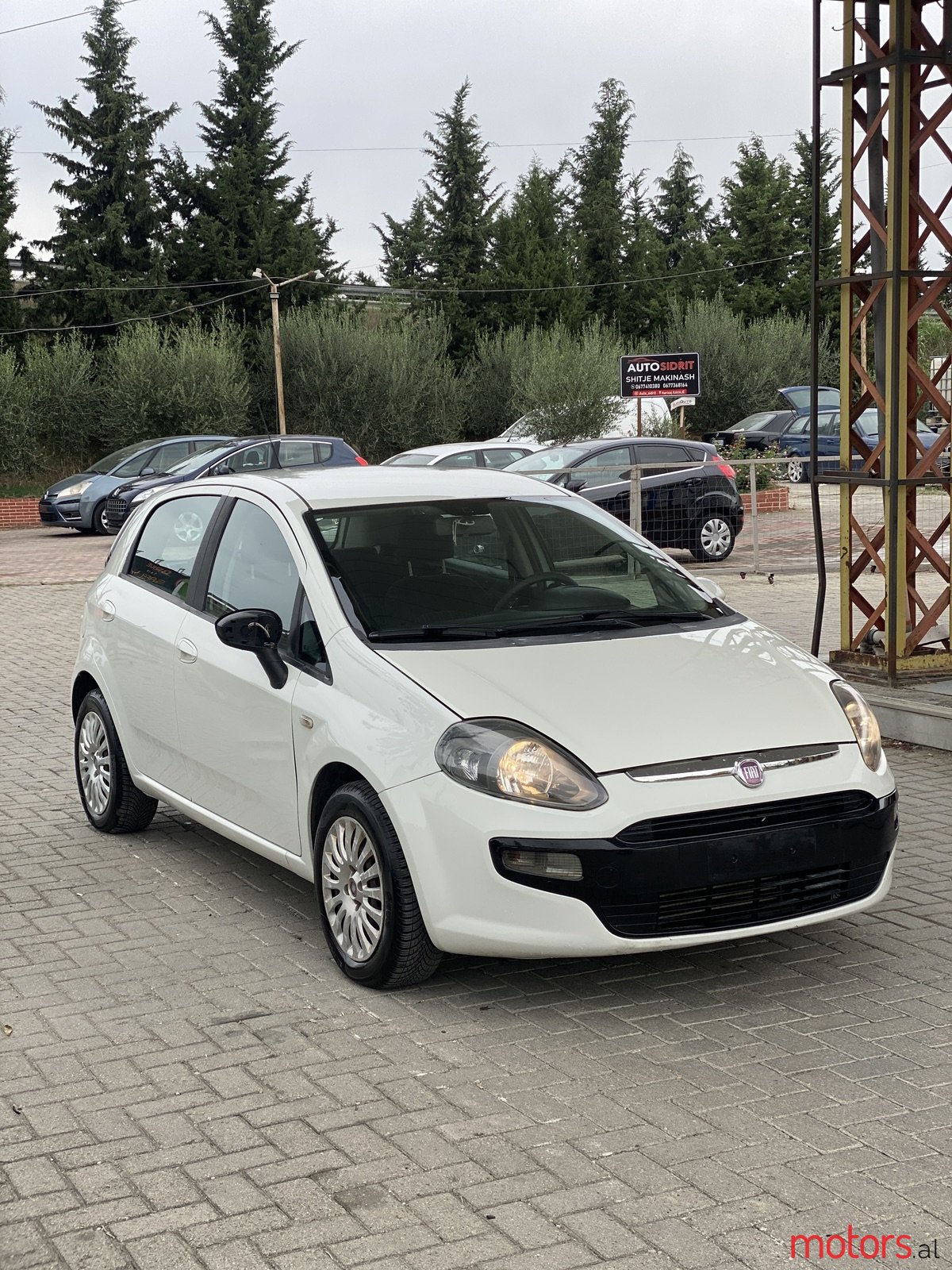 2011' Fiat Punto Evo photo #1