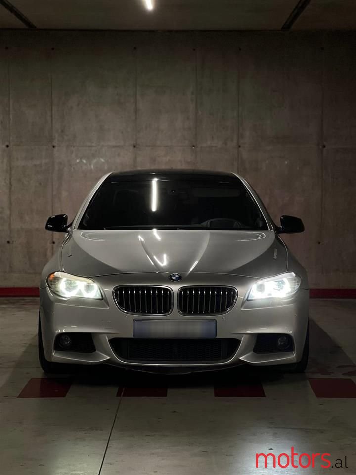 2012' BMW 520 photo #1