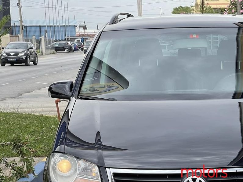 2007' Volkswagen Touran photo #6