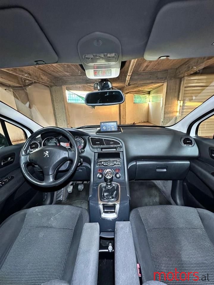 2016' Peugeot 5008 photo #6