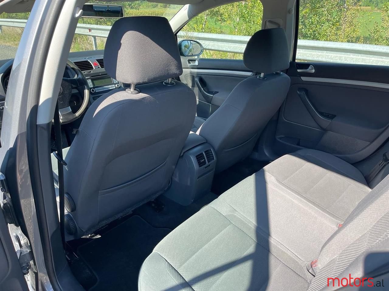 2008' Volkswagen Golf photo #6