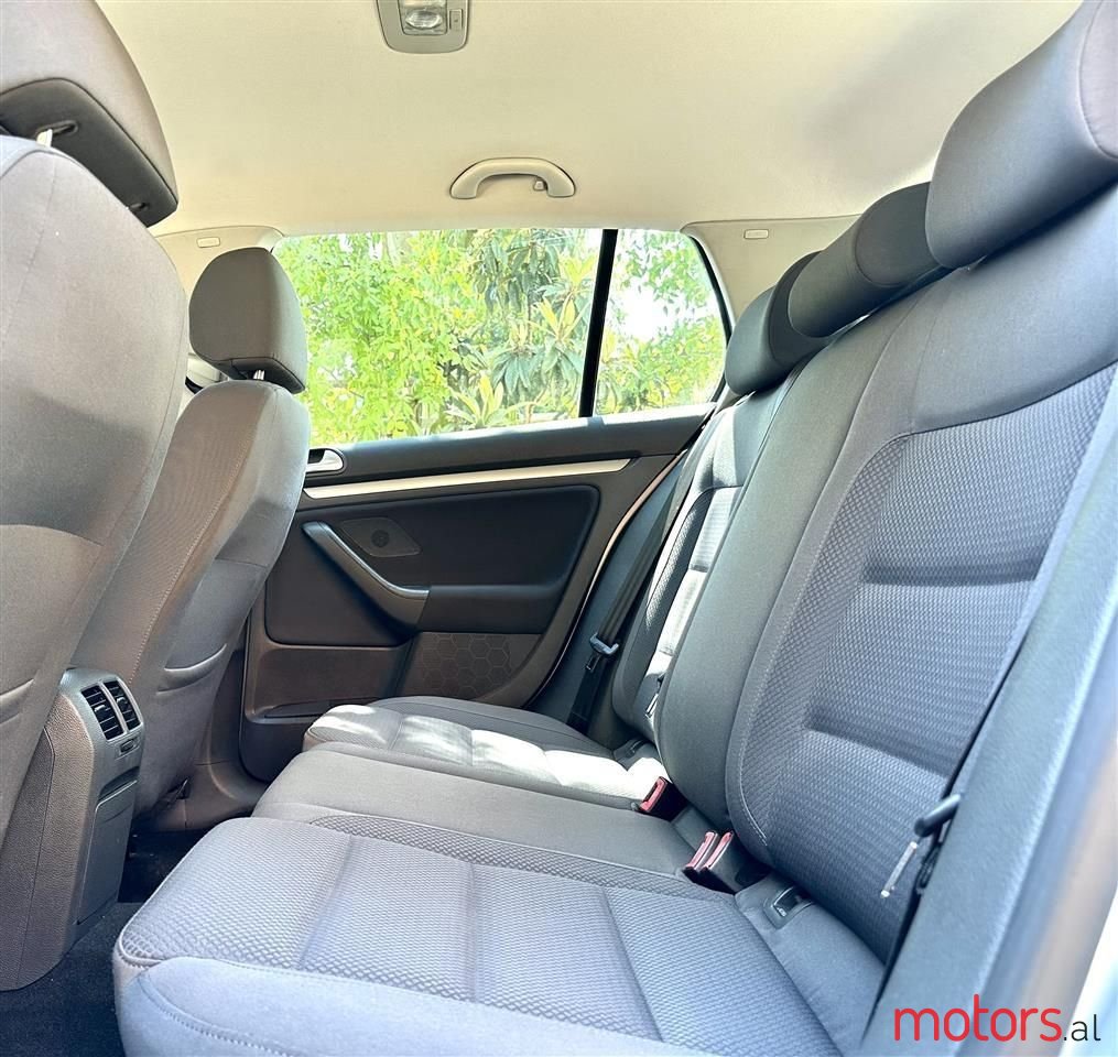 2007' Volkswagen Golf photo #3