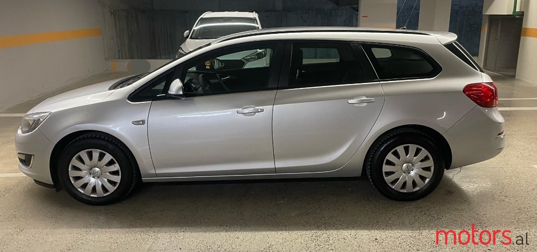 2013' Opel Astra Sport Tourer photo #2