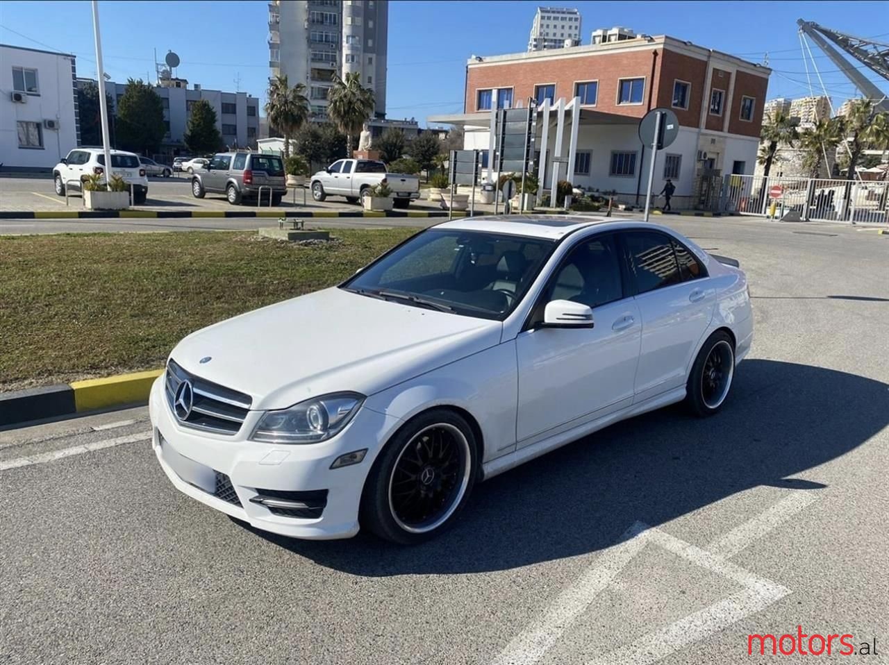 2013' Mercedes-Benz C 350 photo #2