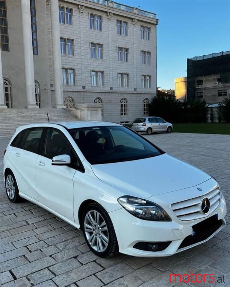 2013' Mercedes-Benz B 180 photo #2